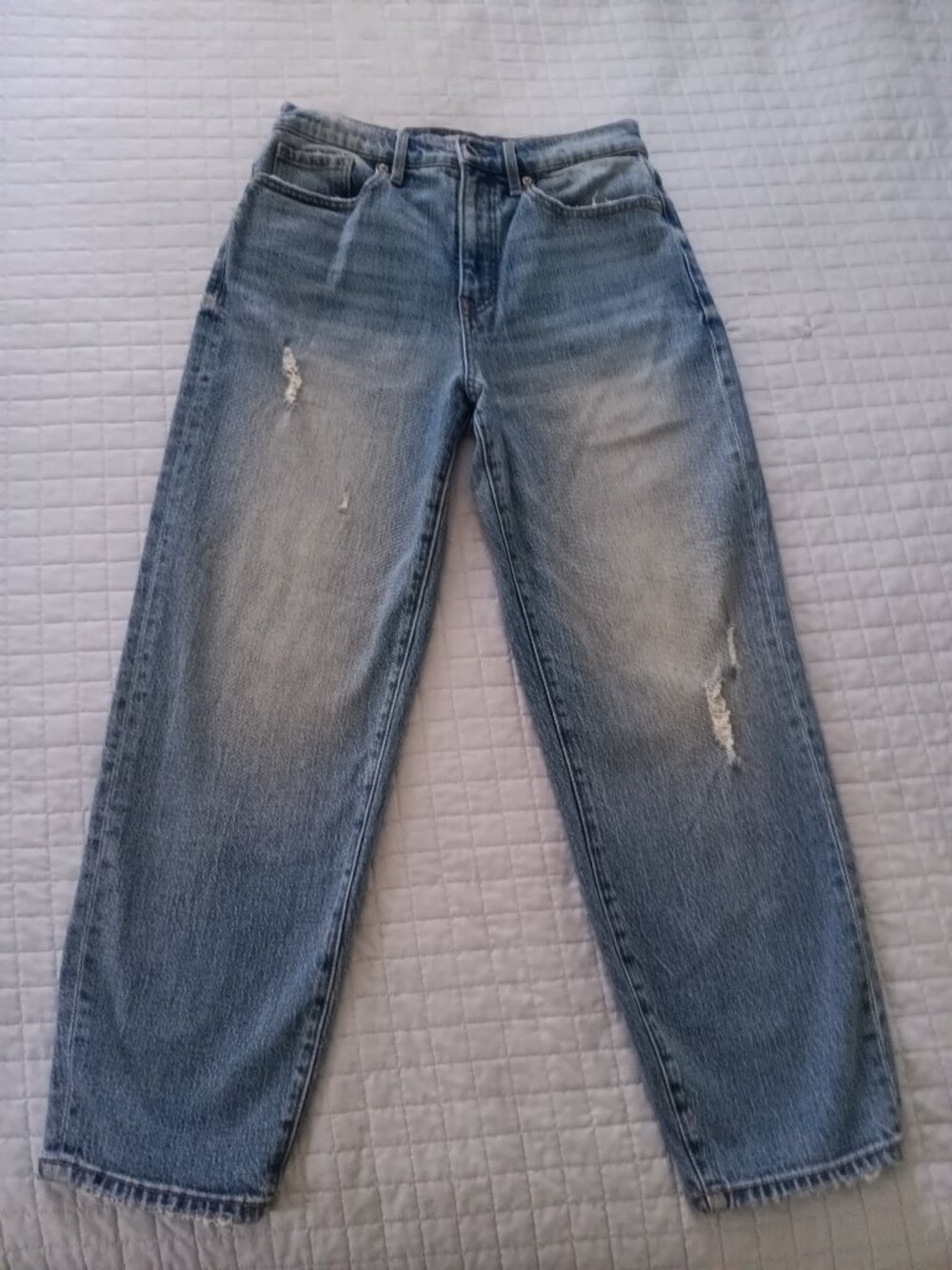 Evereve Ever Vintage Barrel Leg Distressed Blue Jeans Retail $148 - Picture 2 of 4
